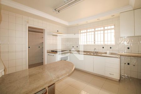 Casa à venda com 379m², 4 quartos e 10 vagas Casa à venda com 379m², 4 quartos e 10 vagasCozinha