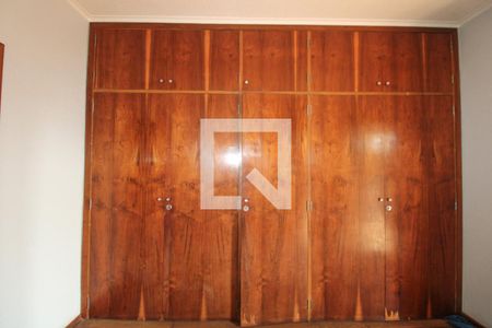 Casa à venda com 379m², 4 quartos e 10 vagas Casa à venda com 379m², 4 quartos e 10 vagasQuarto 1