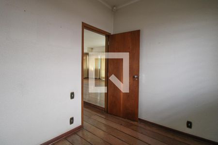 Casa à venda com 379m², 4 quartos e 10 vagas Casa à venda com 379m², 4 quartos e 10 vagasEscritório