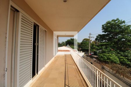 Casa à venda com 379m², 4 quartos e 10 vagas Casa à venda com 379m², 4 quartos e 10 vagasVaranda da Sala de Tv e dos Quartos 1 e 2