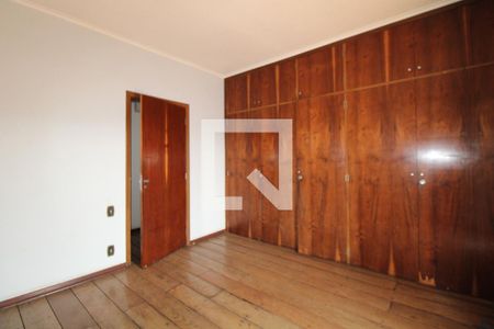 Casa à venda com 379m², 4 quartos e 10 vagas Casa à venda com 379m², 4 quartos e 10 vagasQuarto 1