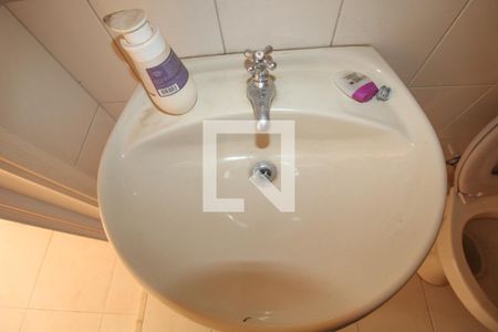 Casa à venda com 379m², 4 quartos e 10 vagas Casa à venda com 379m², 4 quartos e 10 vagasBanheiro de serviço