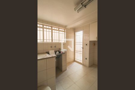 Casa à venda com 379m², 4 quartos e 10 vagas Casa à venda com 379m², 4 quartos e 10 vagasÁrea de Serviço