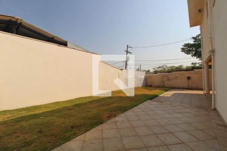 Casa à venda com 379m², 4 quartos e 10 vagas Casa à venda com 379m², 4 quartos e 10 vagasQuintal, jardim e Garagem