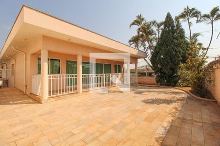 Casa à venda com 379m², 4 quartos e 10 vagas Casa à venda com 379m², 4 quartos e 10 vagasQuintal, jardim e Garagem