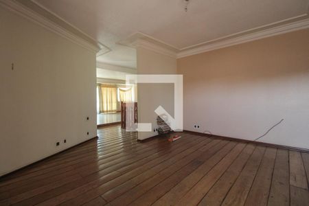 Casa à venda com 379m², 4 quartos e 10 vagas Casa à venda com 379m², 4 quartos e 10 vagasSala de TV