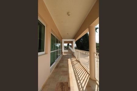 Casa à venda com 379m², 4 quartos e 10 vagas Casa à venda com 379m², 4 quartos e 10 vagasQuintal, jardim e Garagem