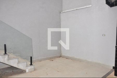 Casa à venda com 182m², 3 quartos e 3 vagas Casa à venda com 182m², 3 quartos e 3 vagasDetalhe - Quintal e Área de Serviço