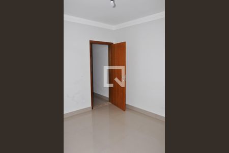 Casa à venda com 182m², 3 quartos e 3 vagas Casa à venda com 182m², 3 quartos e 3 vagasDetalhe - Quarto 03 com Suíte