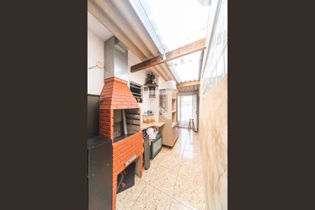 Casa à venda com 200m², 3 quartos e 2 vagas Casa à venda com 200m², 3 quartos e 2 vagasCorredor e Churrasqueira