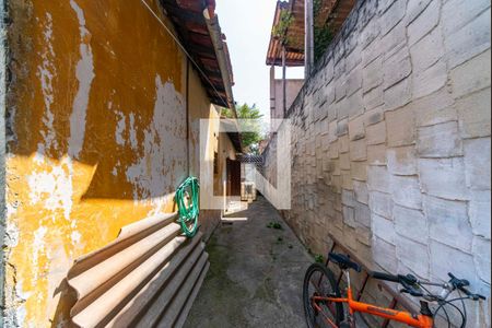 Casa à venda com 200m², 3 quartos e 2 vagas Casa à venda com 200m², 3 quartos e 2 vagasQuintal Fundos