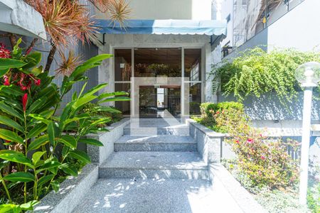 Apartamento à venda com 250m², 4 quartos e 4 vagas Apartamento à venda com 250m², 4 quartos e 4 vagasHall de Entrada