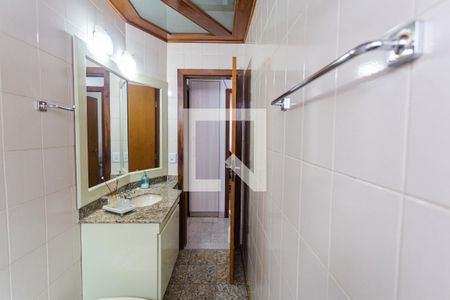 Apartamento à venda com 250m², 4 quartos e 4 vagas Apartamento à venda com 250m², 4 quartos e 4 vagasBanheiro Social