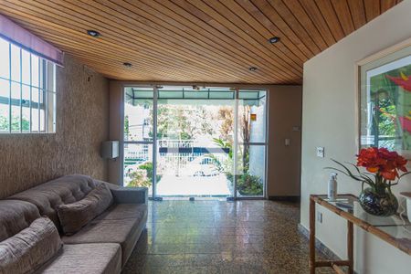 Apartamento à venda com 250m², 4 quartos e 4 vagas Apartamento à venda com 250m², 4 quartos e 4 vagasHall de Entrada