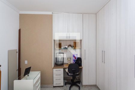 Apartamento à venda com 250m², 4 quartos e 4 vagas Apartamento à venda com 250m², 4 quartos e 4 vagasMesa de Escritório do Quarto 2