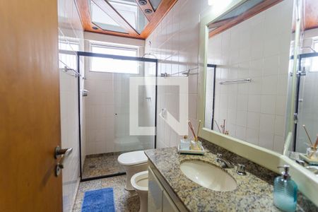 Apartamento à venda com 250m², 4 quartos e 4 vagas Apartamento à venda com 250m², 4 quartos e 4 vagasBanheiro Social