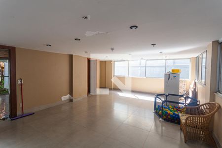 Apartamento à venda com 250m², 4 quartos e 4 vagas Apartamento à venda com 250m², 4 quartos e 4 vagasSalão de Festas