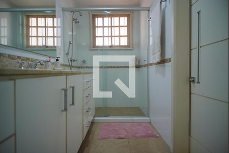 Casa à venda com 348m², 3 quartos e 5 vagasBanheiro da Suíte 1