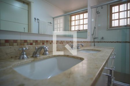 Casa à venda com 348m², 3 quartos e 5 vagasBanheiro da Suíte 1 - Pia Dupla