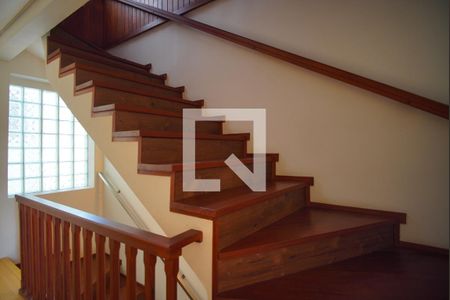 Casa à venda com 348m², 3 quartos e 5 vagasEscada - Acesso Sótão