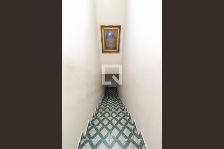 Casa à venda com 400m², 5 quartos e 2 vagasEscada para a Garagem