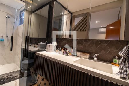 Casa à venda com 247m², 4 quartos e 2 vagasBanheiro da Suíte 3