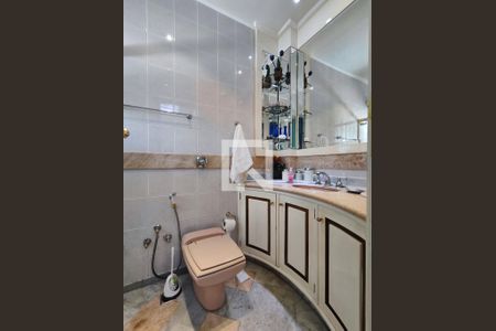 Apartamento à venda com 400m², 3 quartos e 3 vagas Apartamento à venda com 400m², 3 quartos e 3 vagasBanheiro da Suíte 2