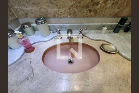 Apartamento à venda com 400m², 3 quartos e 3 vagas Apartamento à venda com 400m², 3 quartos e 3 vagasBanheiro da Suíte 2