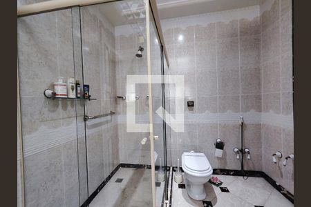 Apartamento à venda com 400m², 3 quartos e 3 vagas Apartamento à venda com 400m², 3 quartos e 3 vagasBanheiro da Suíte 1