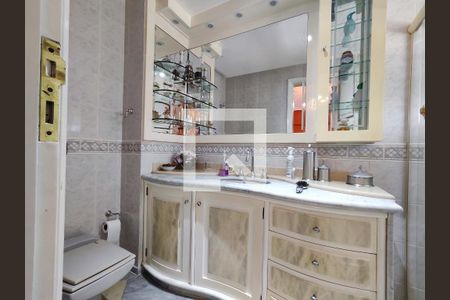 Apartamento à venda com 400m², 3 quartos e 3 vagas Apartamento à venda com 400m², 3 quartos e 3 vagasBanheiro da Suíte 3