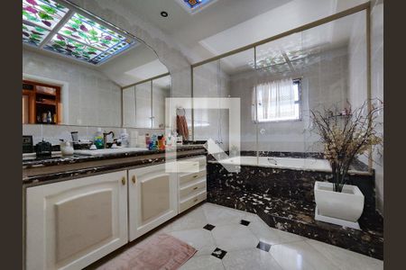 Apartamento à venda com 400m², 3 quartos e 3 vagas Apartamento à venda com 400m², 3 quartos e 3 vagasBanheiro da Suíte 1