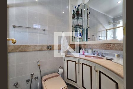 Apartamento à venda com 400m², 3 quartos e 3 vagas Apartamento à venda com 400m², 3 quartos e 3 vagasBanheiro da Suíte 2