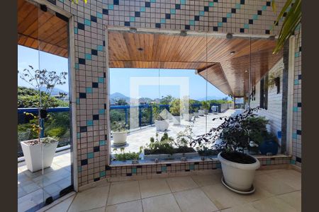 Apartamento à venda com 400m², 3 quartos e 3 vagas Apartamento à venda com 400m², 3 quartos e 3 vagasJardim de Inverno