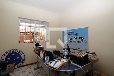 Casa à venda com 372m², 3 quartos e 4 vagas Casa à venda com 372m², 3 quartos e 4 vagasEscritório