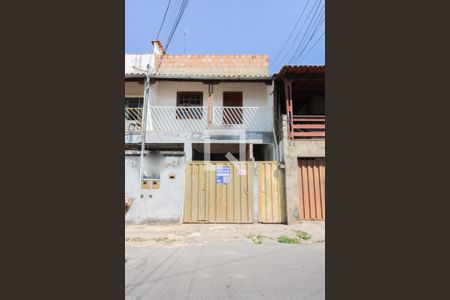 Casa à venda com 148m², 3 quartos e 3 vagas Casa à venda com 148m², 3 quartos e 3 vagasFachada