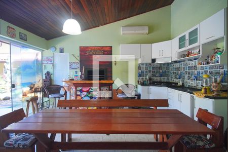 Casa à venda com 240m², 3 quartos e 6 vagas Casa à venda com 240m², 3 quartos e 6 vagasÁrea gourmet