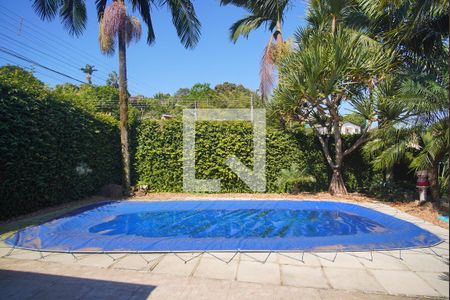 Casa à venda com 240m², 3 quartos e 6 vagas Casa à venda com 240m², 3 quartos e 6 vagasPiscina