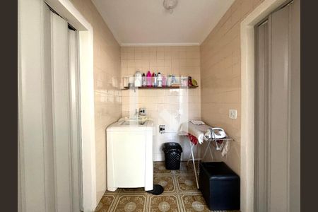 Casa à venda com 142m², 4 quartos e 2 vagas Casa à venda com 142m², 4 quartos e 2 vagasÁrea de Serviço