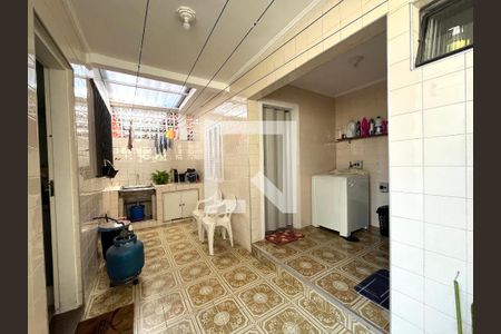 Casa à venda com 142m², 4 quartos e 2 vagas Casa à venda com 142m², 4 quartos e 2 vagasÁrea de Serviço