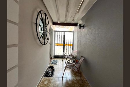 Casa à venda com 142m², 4 quartos e 2 vagas Casa à venda com 142m², 4 quartos e 2 vagasEntrada