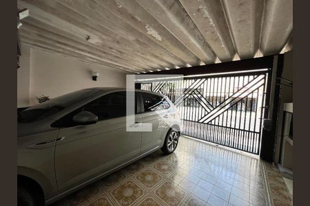 Casa à venda com 142m², 4 quartos e 2 vagas Casa à venda com 142m², 4 quartos e 2 vagasGaragem