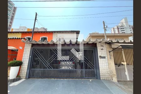 Casa à venda com 142m², 4 quartos e 2 vagas Casa à venda com 142m², 4 quartos e 2 vagasFachada
