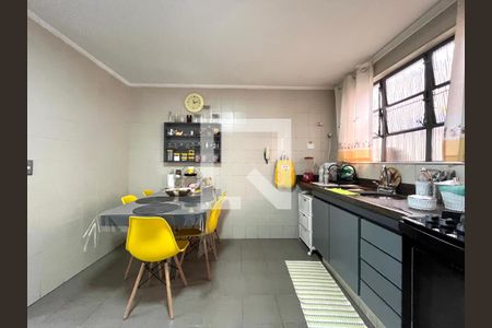 Casa à venda com 142m², 4 quartos e 2 vagas Casa à venda com 142m², 4 quartos e 2 vagasCozinha