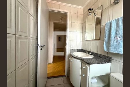 Apartamento à venda com 90m², 3 quartos e 2 vagas Apartamento à venda com 90m², 3 quartos e 2 vagasBanheiro Corredor