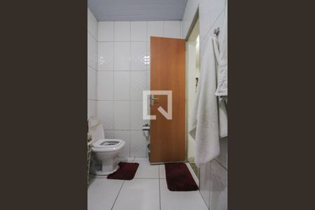 Casa à venda com 450m², 4 quartos e 6 vagas Casa à venda com 450m², 4 quartos e 6 vagasBanheiro da Suíte