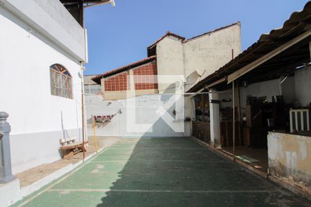 Casa à venda com 450m², 4 quartos e 6 vagas Casa à venda com 450m², 4 quartos e 6 vagasQuadra