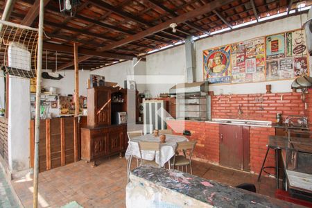 Casa à venda com 450m², 4 quartos e 6 vagas Casa à venda com 450m², 4 quartos e 6 vagasEspaço Gourmet