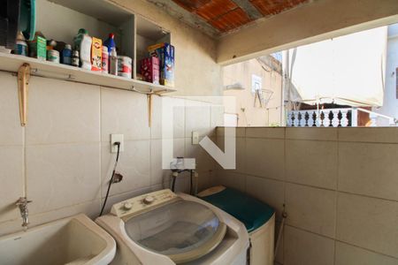 Casa à venda com 450m², 4 quartos e 6 vagas Casa à venda com 450m², 4 quartos e 6 vagasÁrea de Serviço