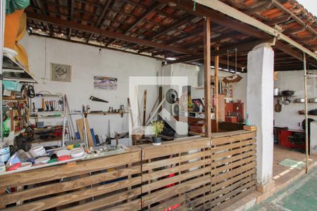 Casa à venda com 450m², 4 quartos e 6 vagas Casa à venda com 450m², 4 quartos e 6 vagasOutros