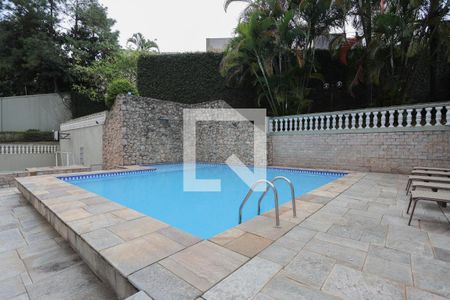 Apartamento à venda com 227m², 3 quartos e 3 vagas Apartamento à venda com 227m², 3 quartos e 3 vagasÁrea comum - Piscina